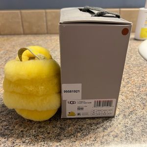 Size 2/3 baby ugg I fluff yeah slide yellow